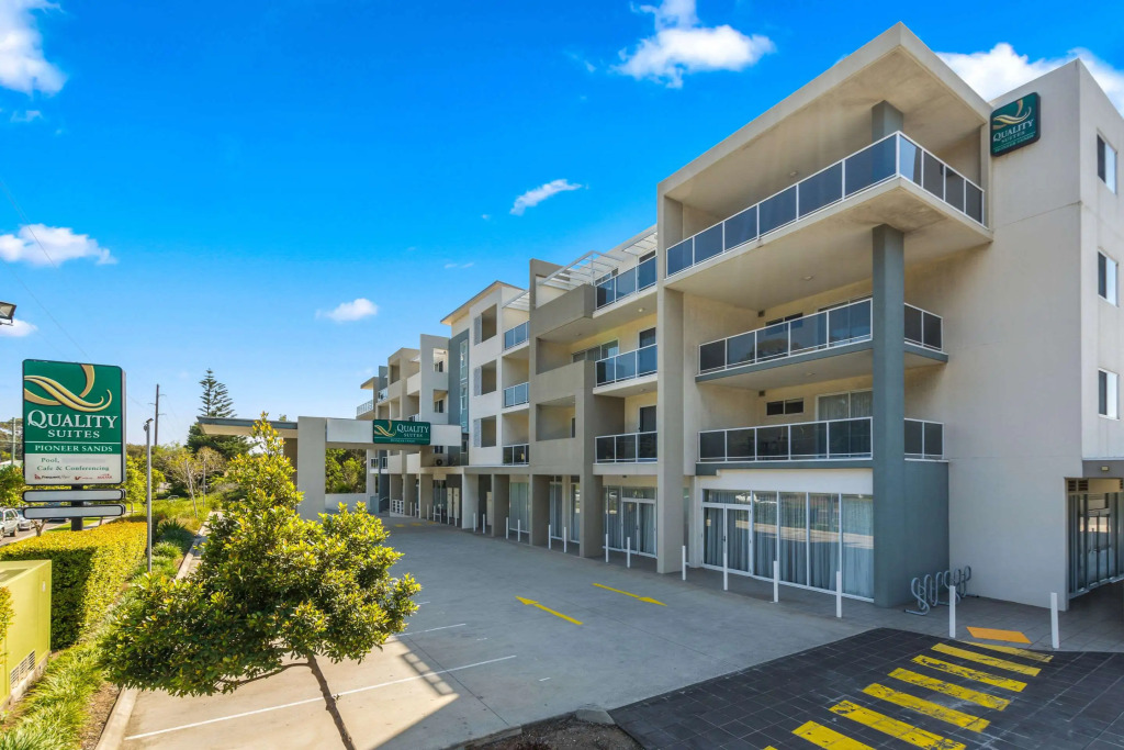 Quality Suites Pioneer Sands