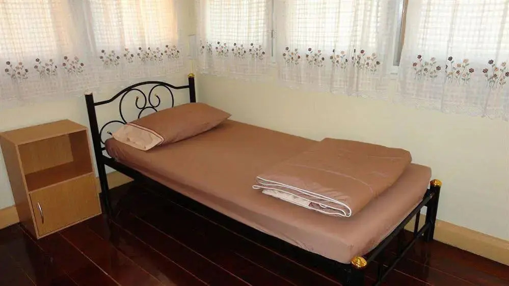 Baan Sathorn Backpacker Hostel