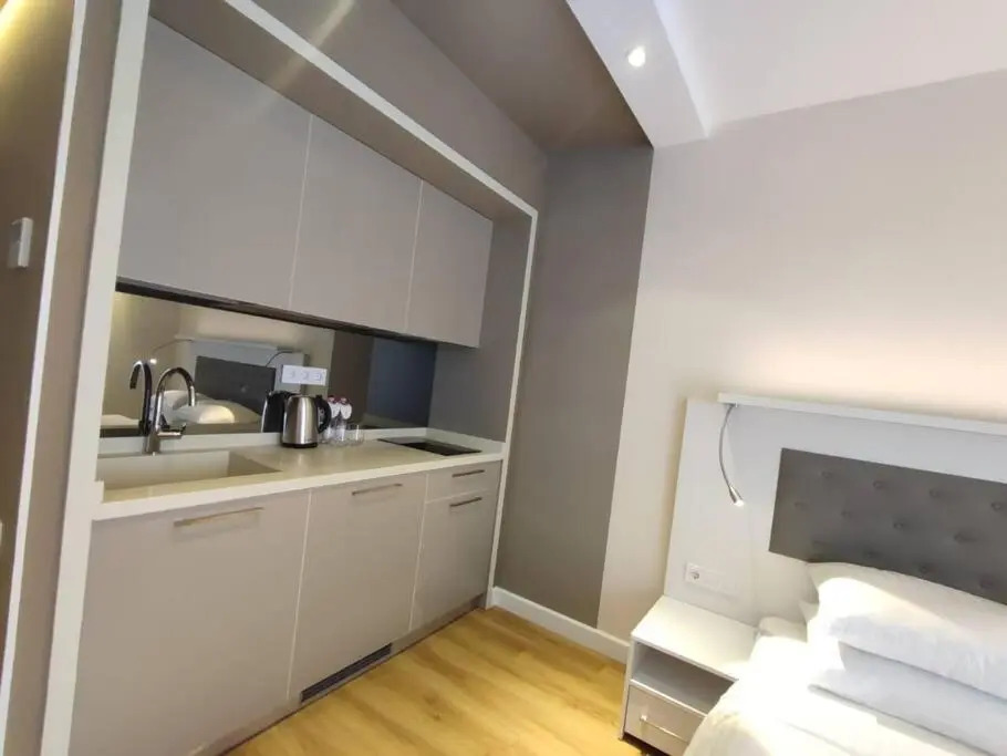 Leo Group Luxury Apartment 09-15 Alliance Palace