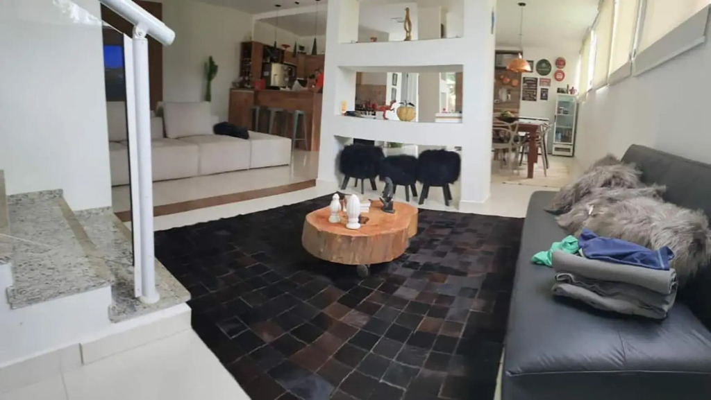 Casa com piscina e churrasqueira em Massaguaçu SP