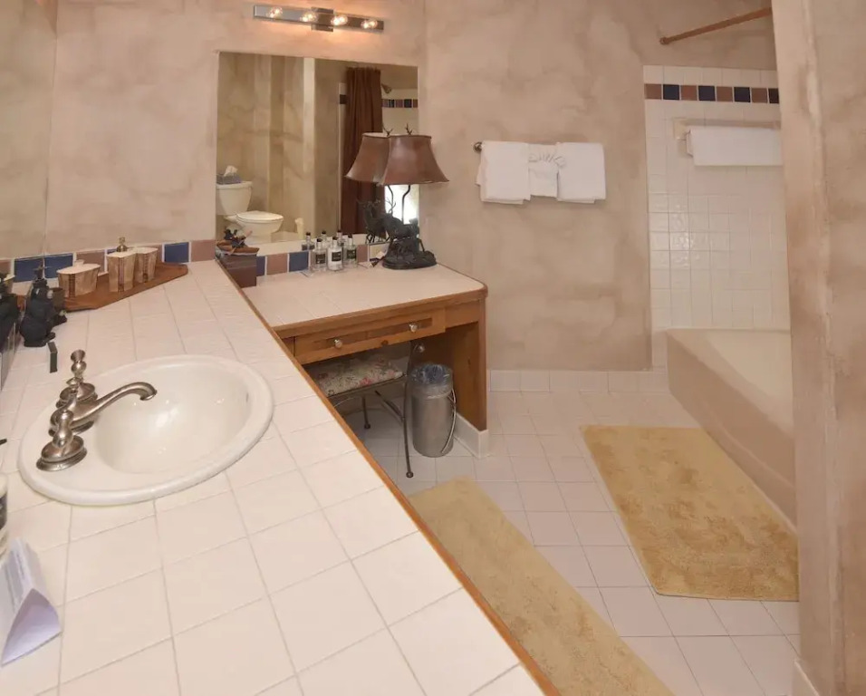 Spacious 4br 4.5ba  Ski In/out-stay +7 Nights 4 Bedroom Condo by RedAwning