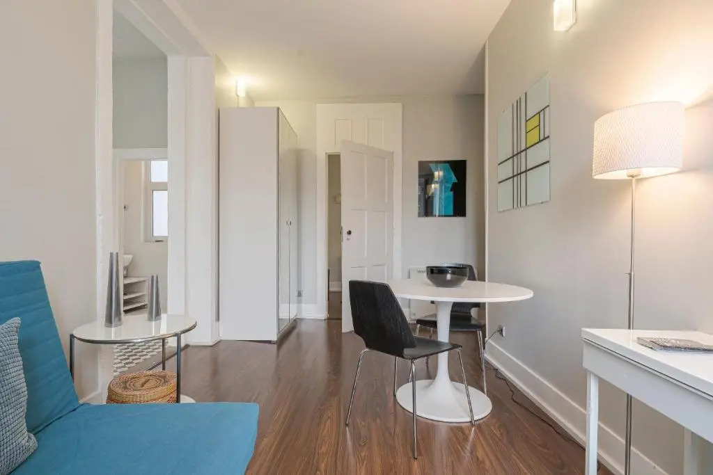 Cosme Apartments by Olala Homes
