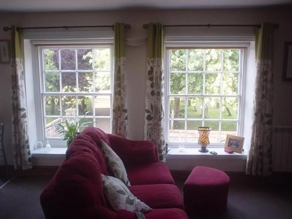 Stylish Historic Apartment - Sleeps 3 & Parking