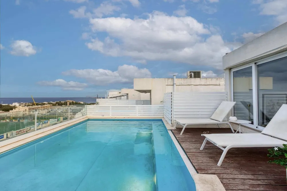 Pool Penthouse