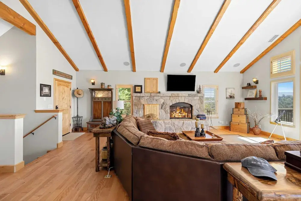 Hot Tub, Fire Pit, Game Room, Amazing Deck Views Sky Canyon Lodge by Avantstay