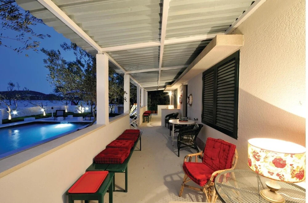 Amazing Home in Seget Donji With Wifi and 5 Bedrooms