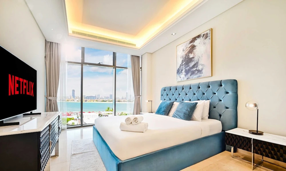 LUX The Elegant Palm Beach Suite