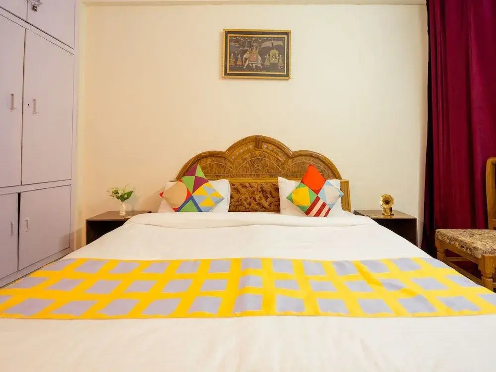 OYO 13726 Home Cozy 2BHK Hathi Paon Road