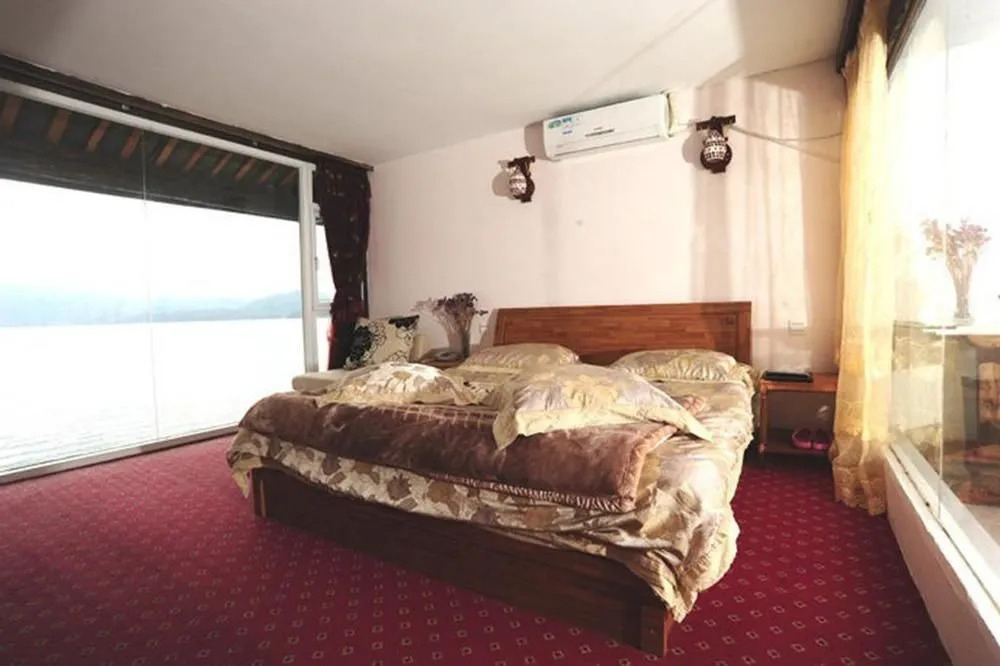 Lijiang Lugu Lake Nv'er Garden Hotel