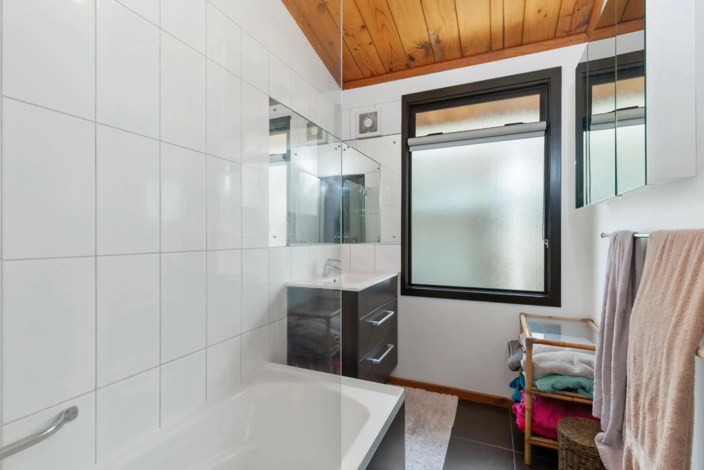 Hibiscus Hideaway - Orewa Holiday Home