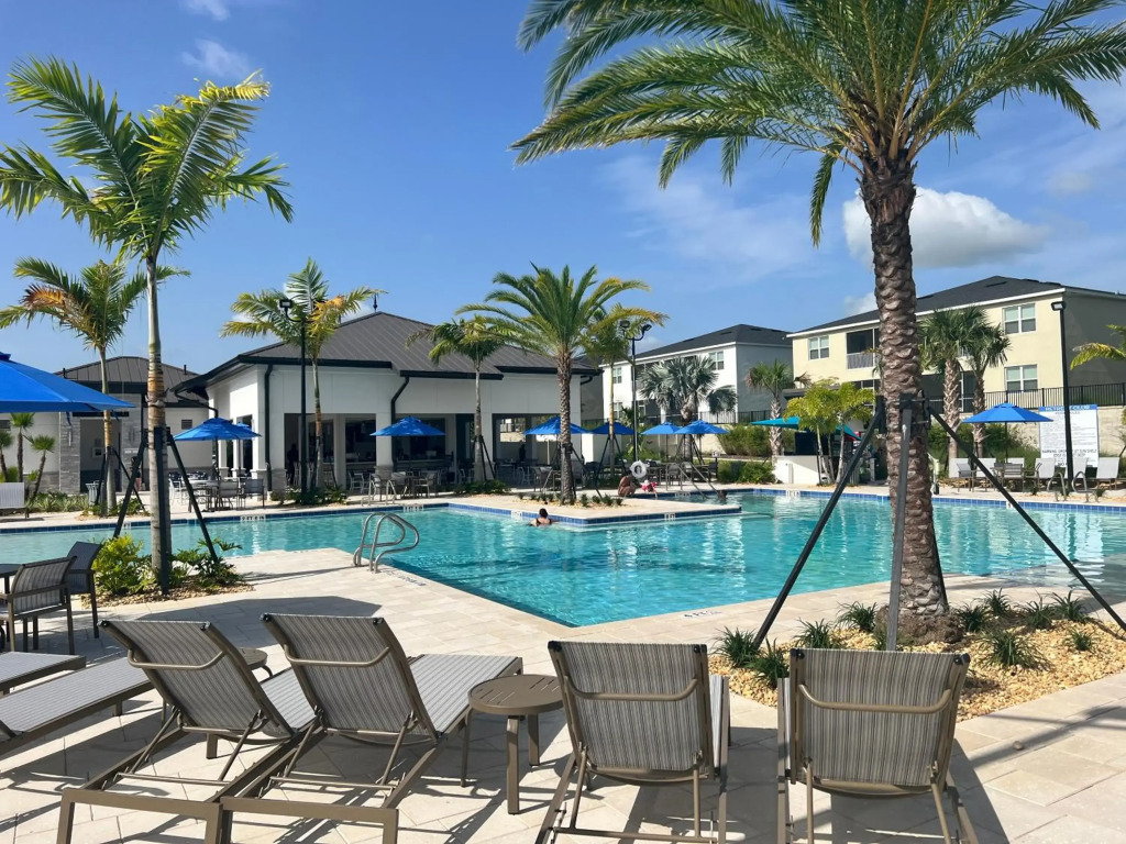 8 Bedroom Resort Style Home close to Disney.