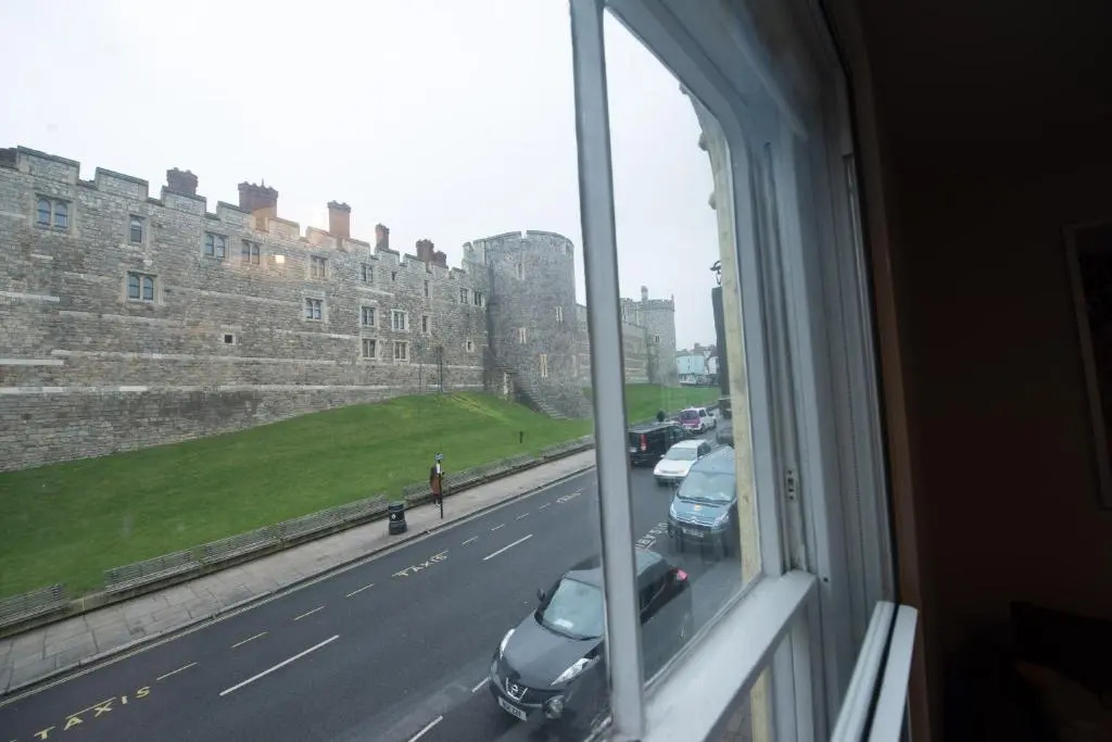 Central Apartment Facing Windsor Castle