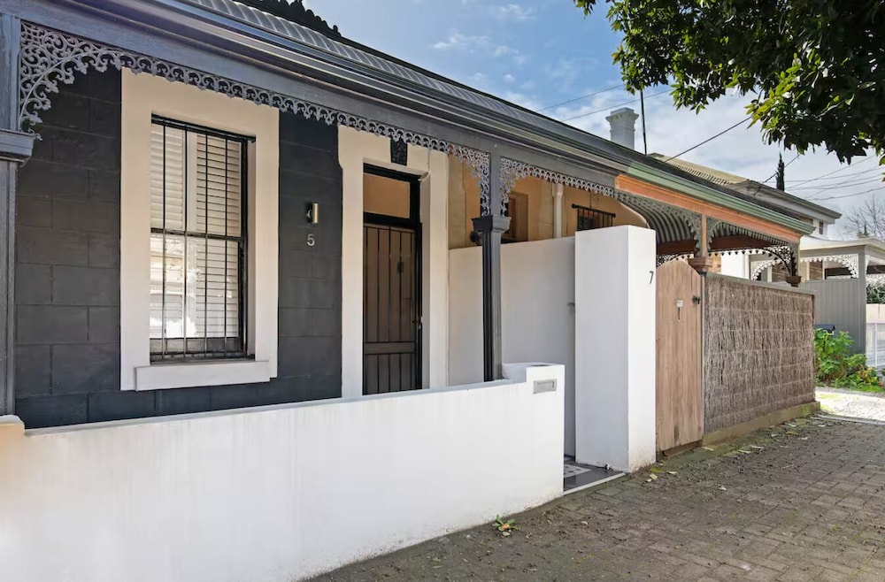 Lovely & Spacious 2-BR home in Norwood