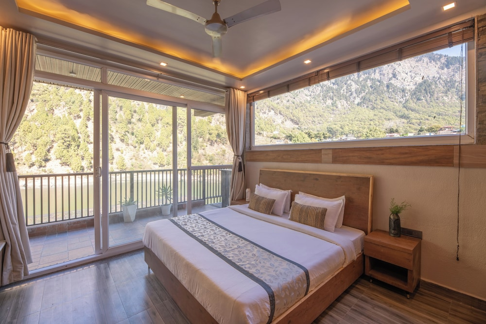 Alaya Stays Lakefront Escape 2BHK Suite