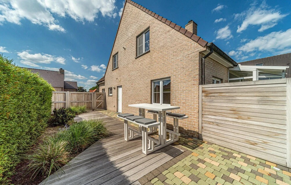 Beautiful Home In Oostduinkerke