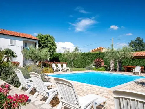 Holiday Home Tommy by Interhome