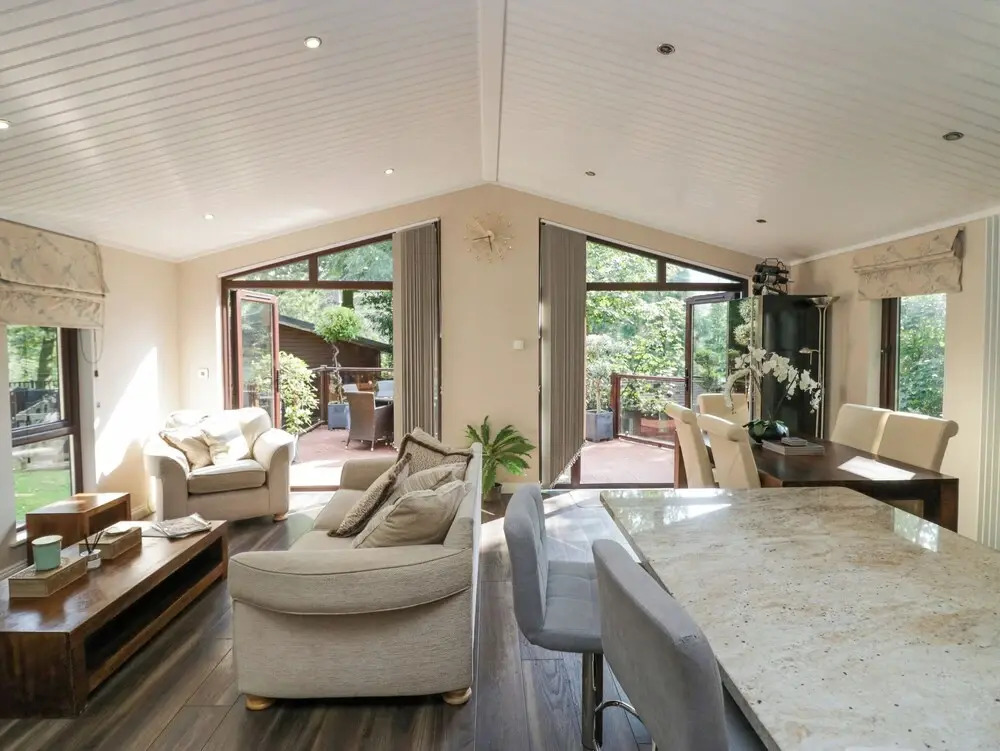Tree House, Partial Lake Views Pet Friendly