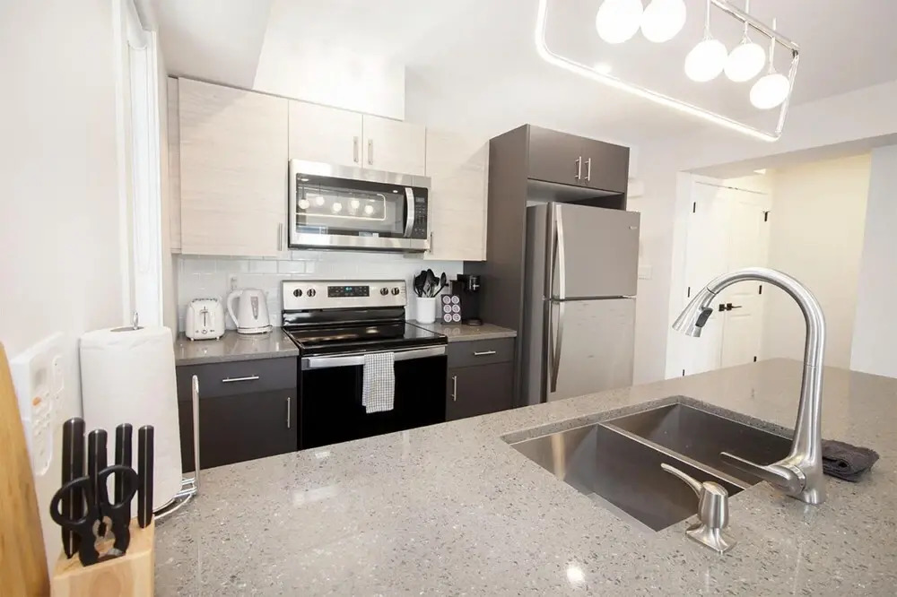 Cheerful 4 Bedrooms Duplex Unit Great Location