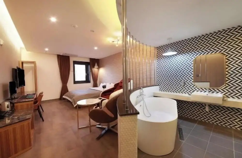 Gimpo Assem Hotel
