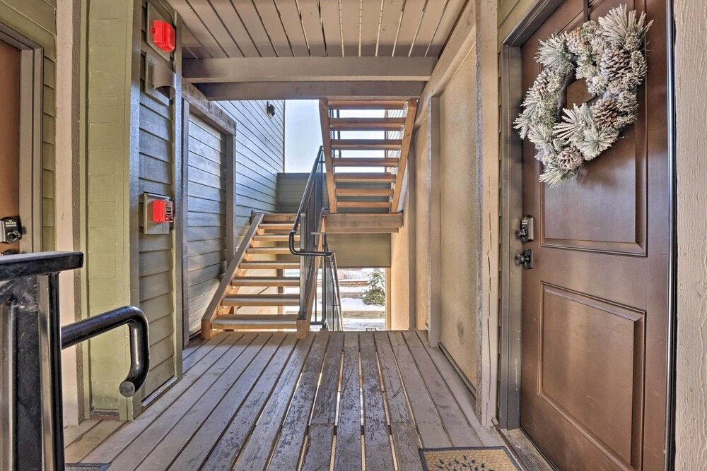 Vail Ski Condo w/ Mtn Views & Shuttle Service!