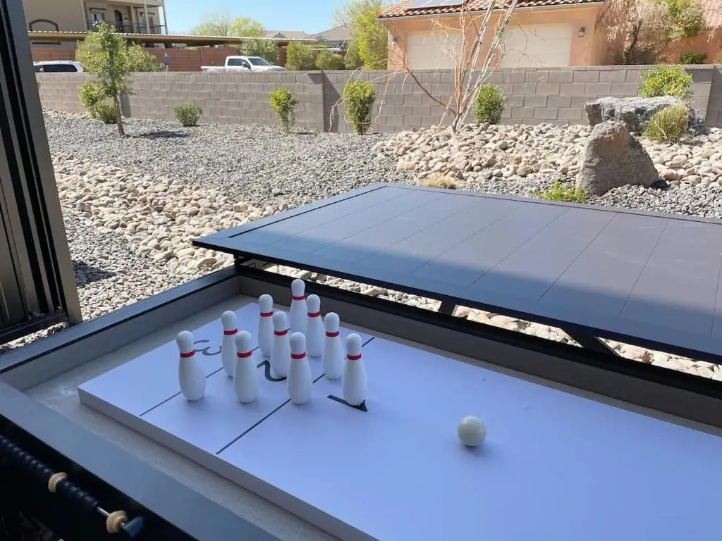 New Family-Friendly Townhome w/ Pool & Hot Tub