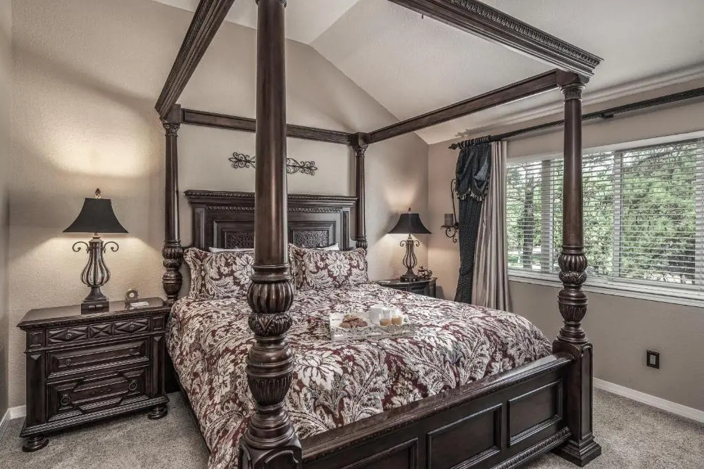 Mountain Soiree, 4 Bedrooms, Fireplace, Hot Tub, Covered Deck, Sleeps 8