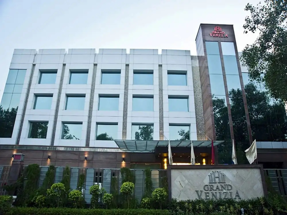 Venizia Sarovar Portico