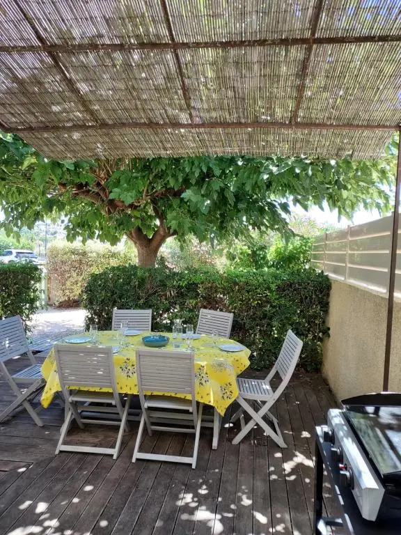 Charmante maison Leucate avec garage, accès direct à la plage