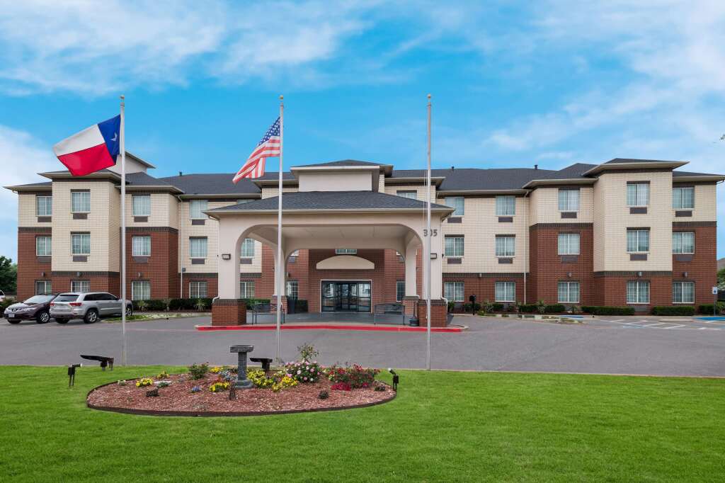Best Western Plus Lake Dallas Inn & Suites