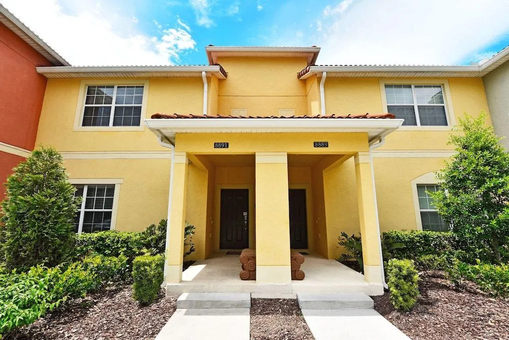 Paradise Palms 8891