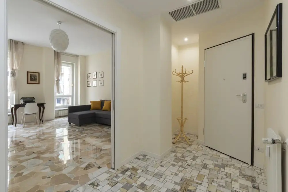JOIVY Modern 2bed flat with balcony, 250m from M5 Foppa and M2 Sant'Agostino