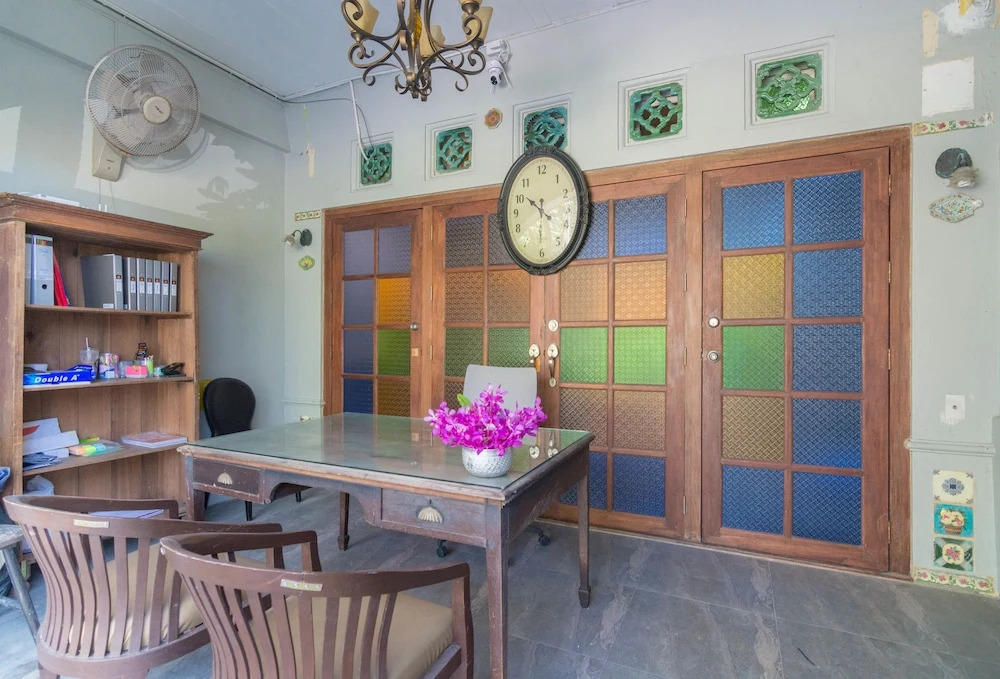 C207 Rooftop Pool & King Bed, Walk to Surin Beach