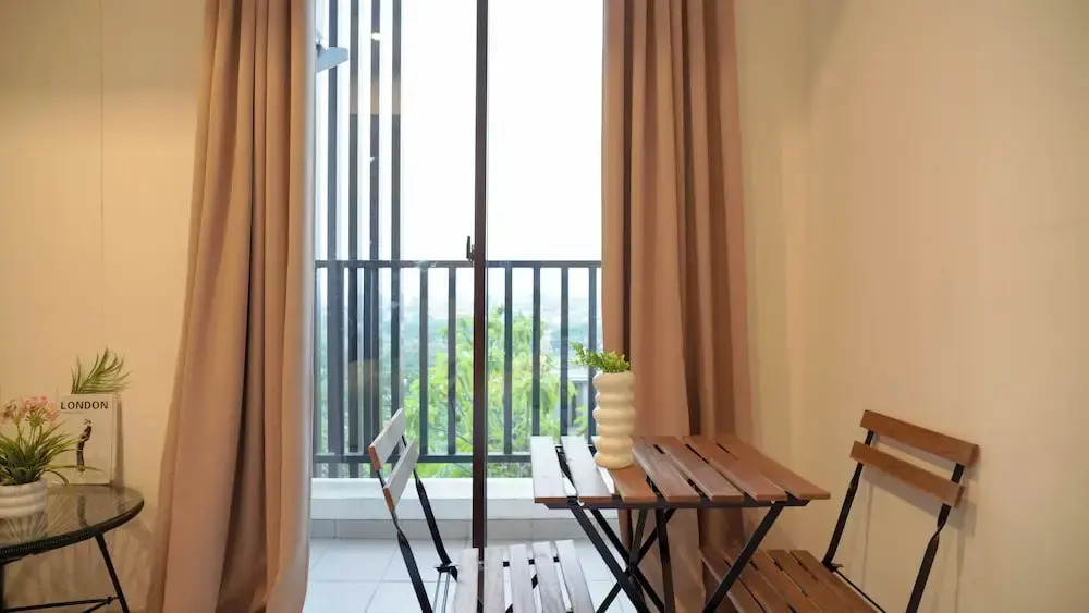 Spacious And Homey Studio At Cleon Park Apartment