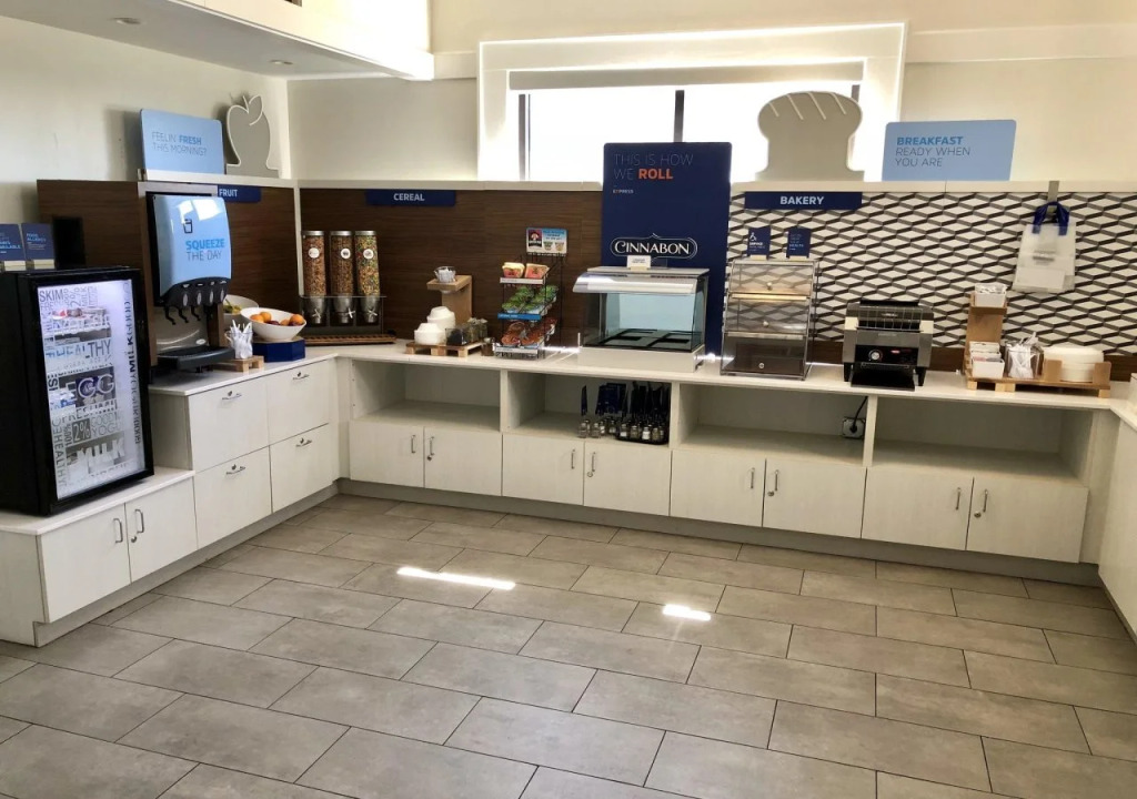 Holiday Inn Express & Suites Springfield by IHG