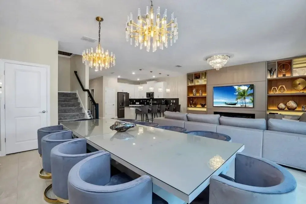 2818storey 9 Bedroom Home