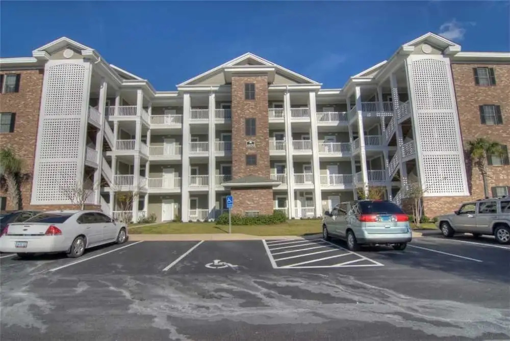 Magnolia Pointe 305-4820 Condo