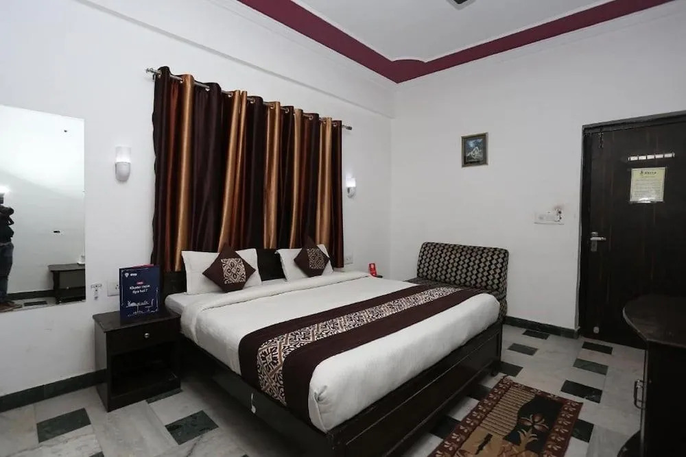 Goroomgo Hotel Priya Agra