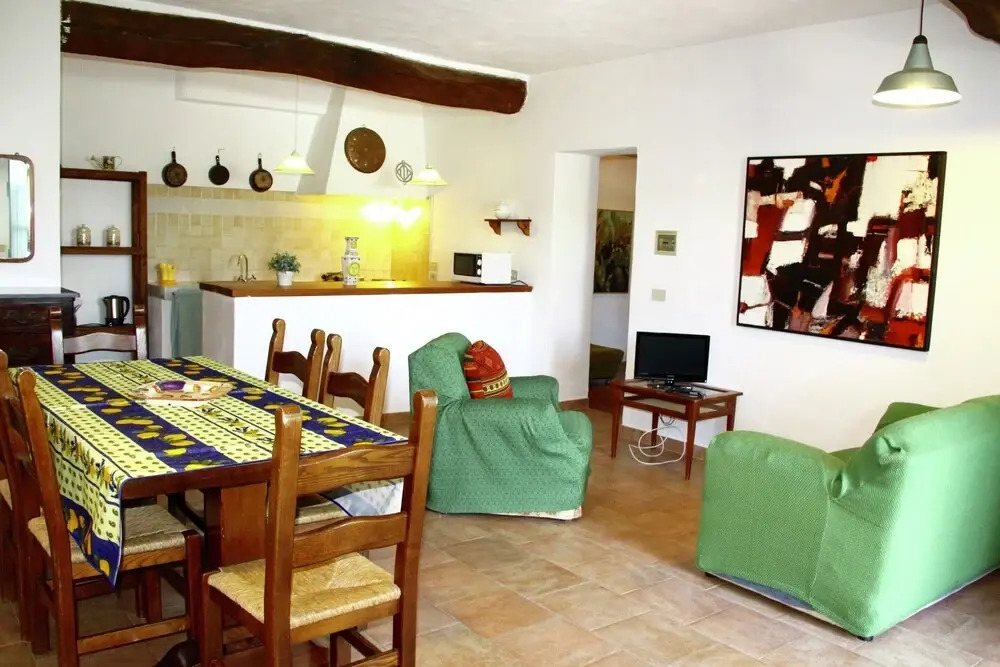 Apartment in Guasticce With Shared Pool