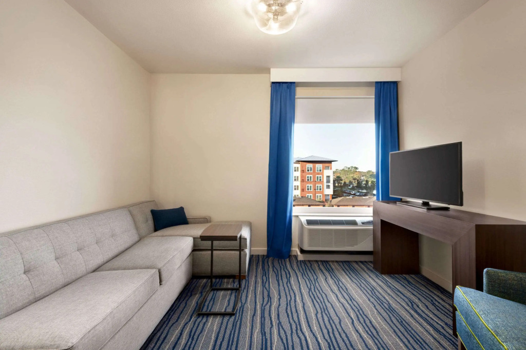 La Quinta Inn & Suites by Wyndham Orlando I-Drive Theme Parks