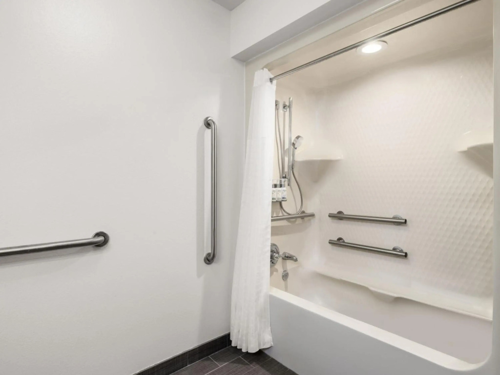 Garner Hotel Victoria - East by IHG