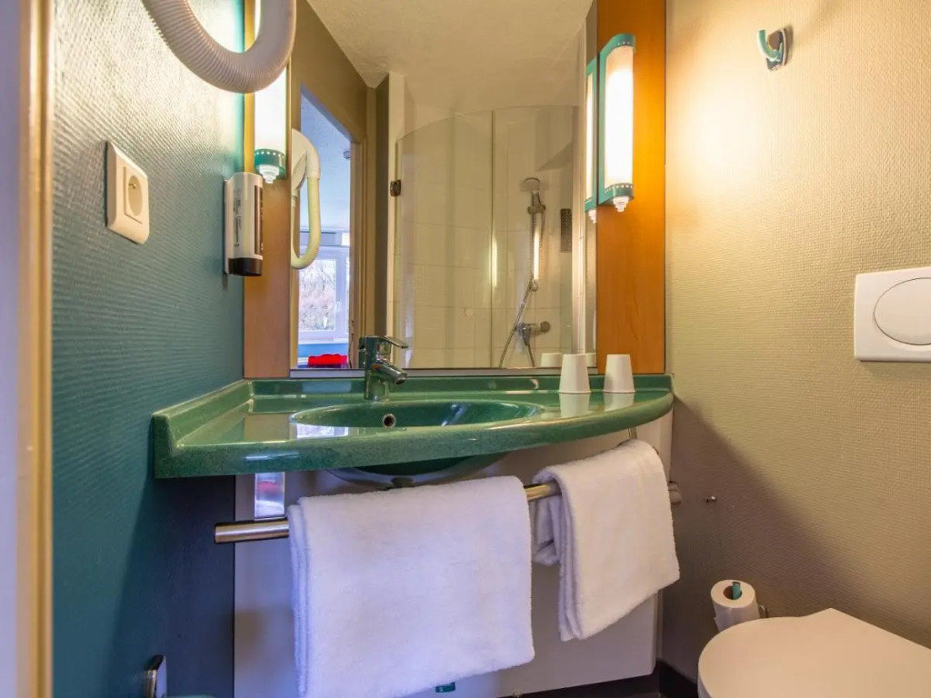 B&B HOTEL Orléans Saran 3 étoiles