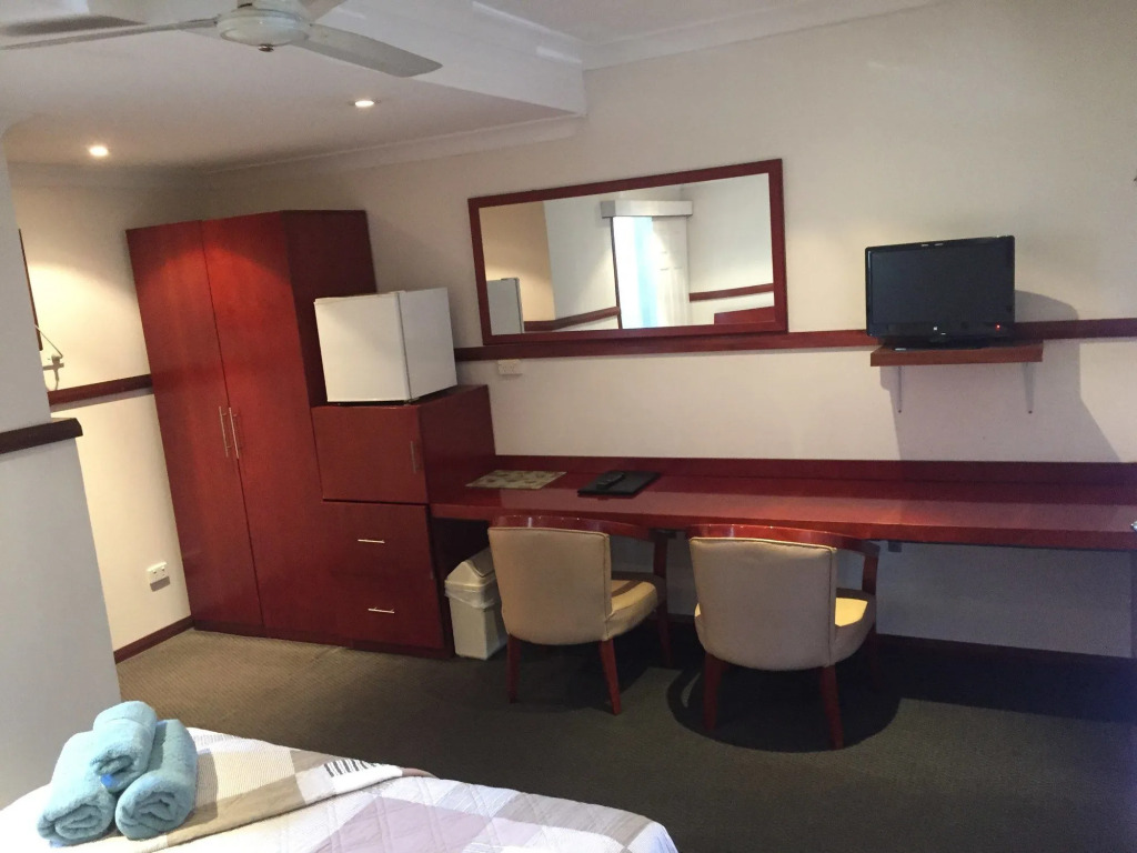 Across Country Motor Inn