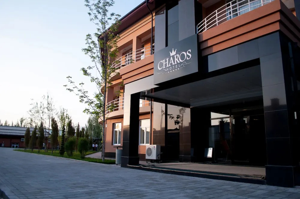 Charos Deluxe Resort