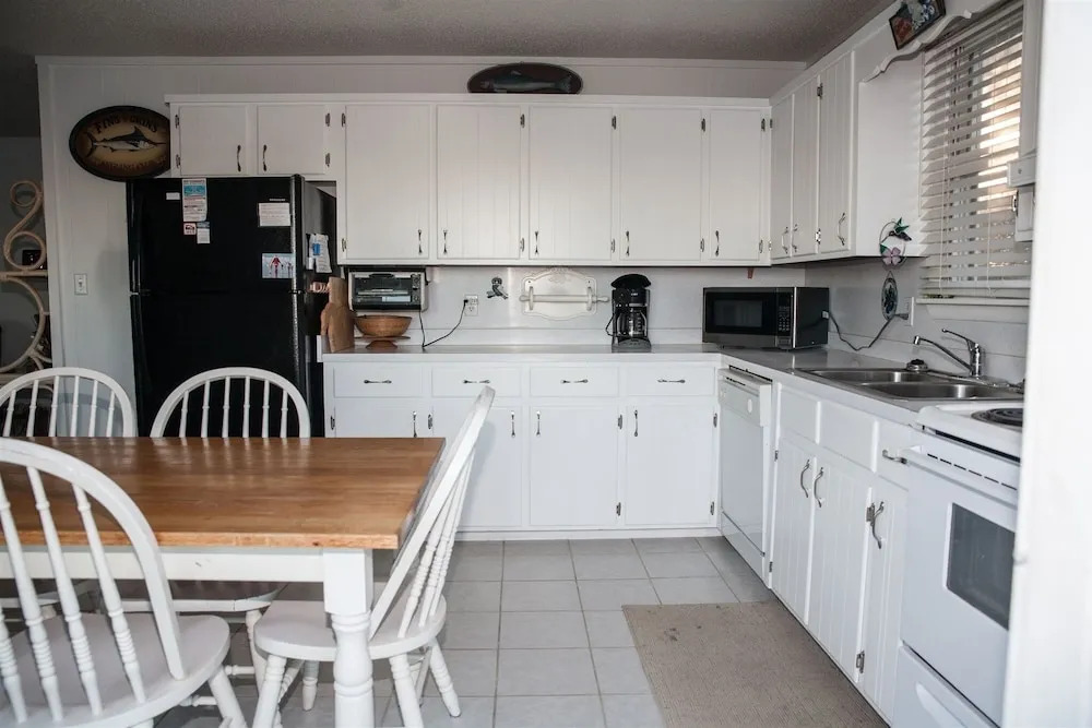 Native Sun 2 Bedroom Cottage by RedAwning