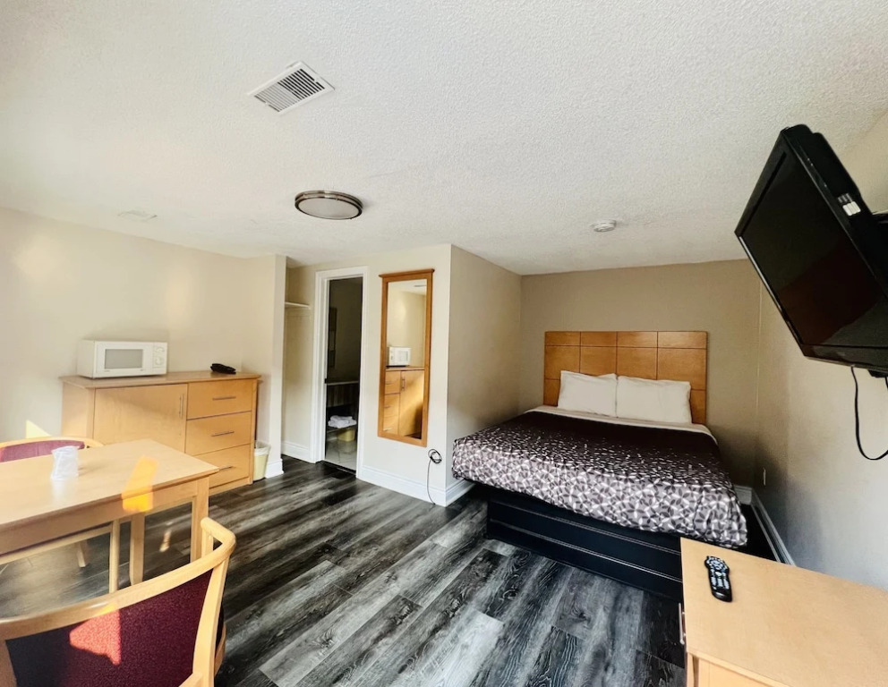 Borden Inn and Suites