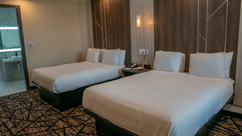 Comfeeni Inn and Suites