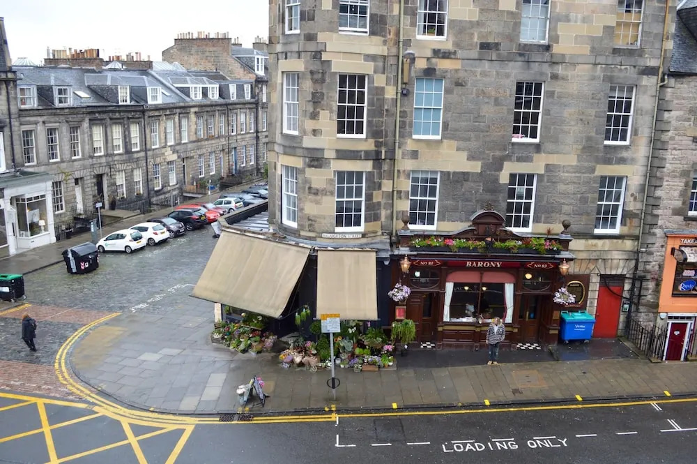 Central Edinburgh New Town Flat