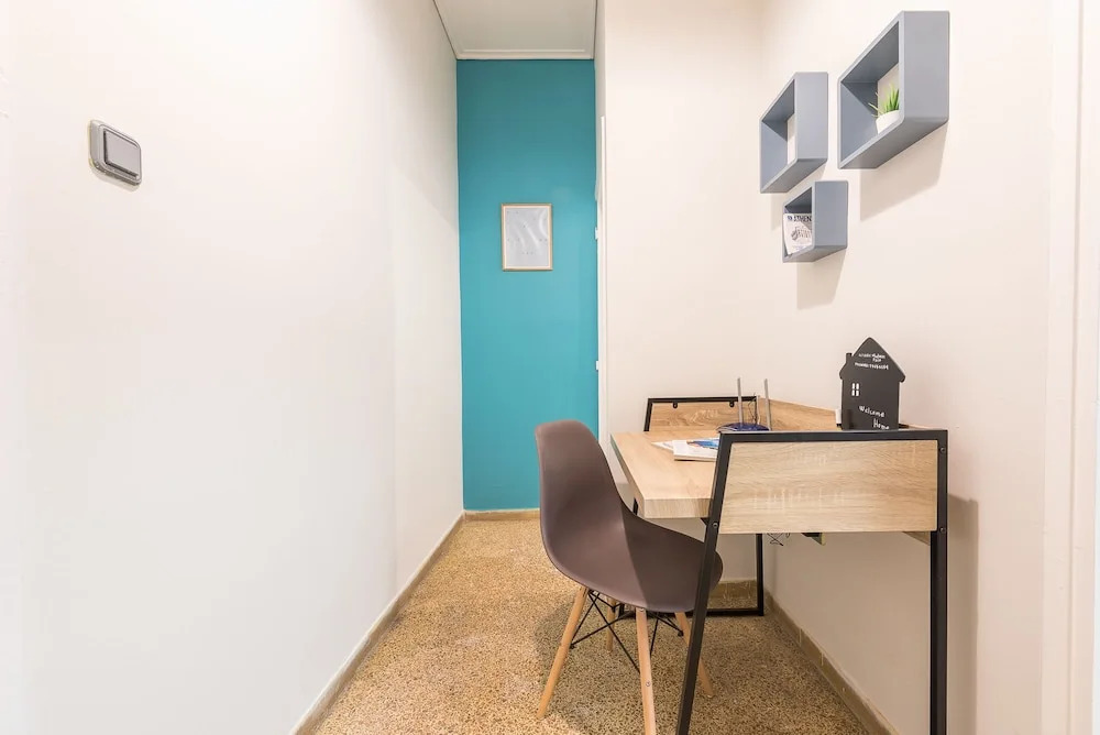 Warm Delightful Acropolis Apartment by Cloudkeys