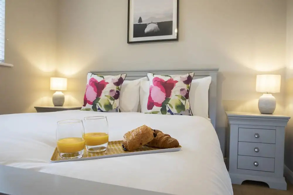 Elliot Oliver Cotswold Style 4 Bed House