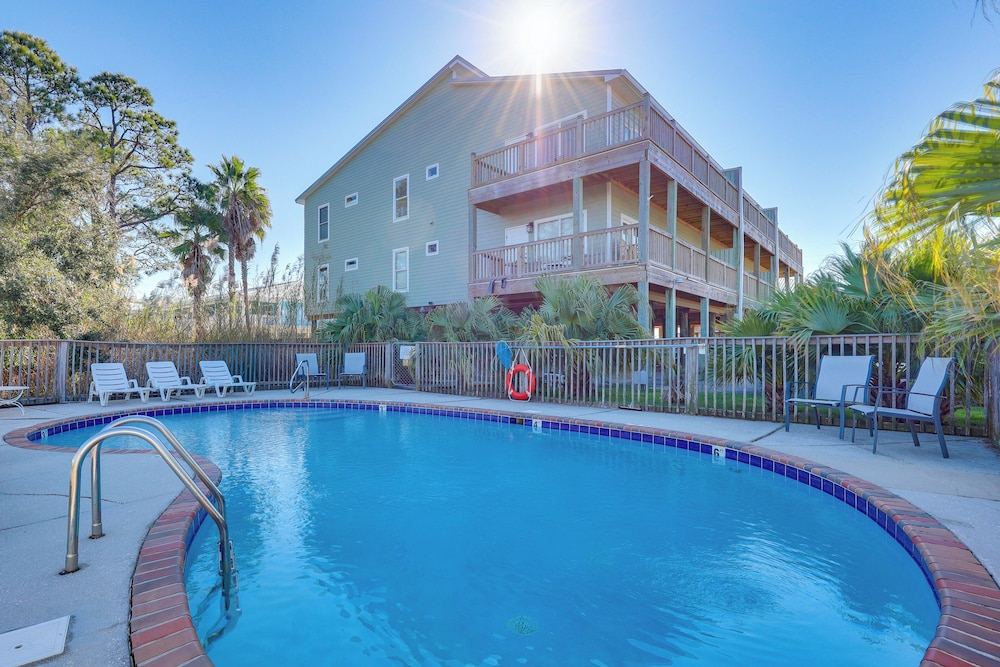 Boat, Swim, Walk to Beach! Dauphin Island Retreat